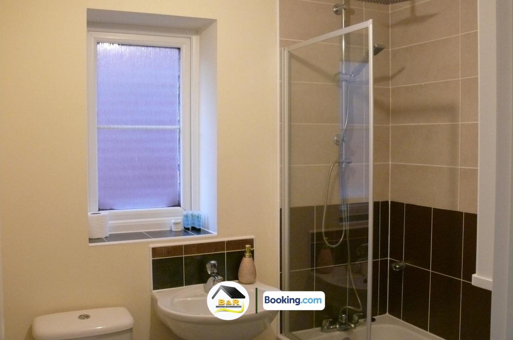 3 Bedroom House By B And R Serviced Accommodation Amesbury With Super Fast Wi-Fi 145Mbps Exterior photo