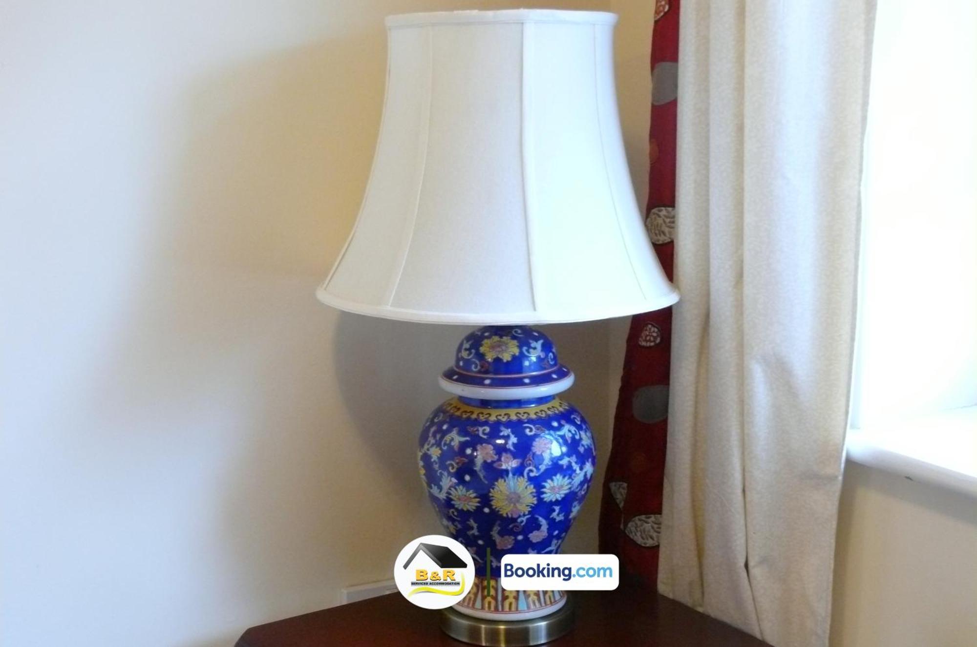 3 Bedroom House By B And R Serviced Accommodation Amesbury With Super Fast Wi-Fi 145Mbps Exterior photo