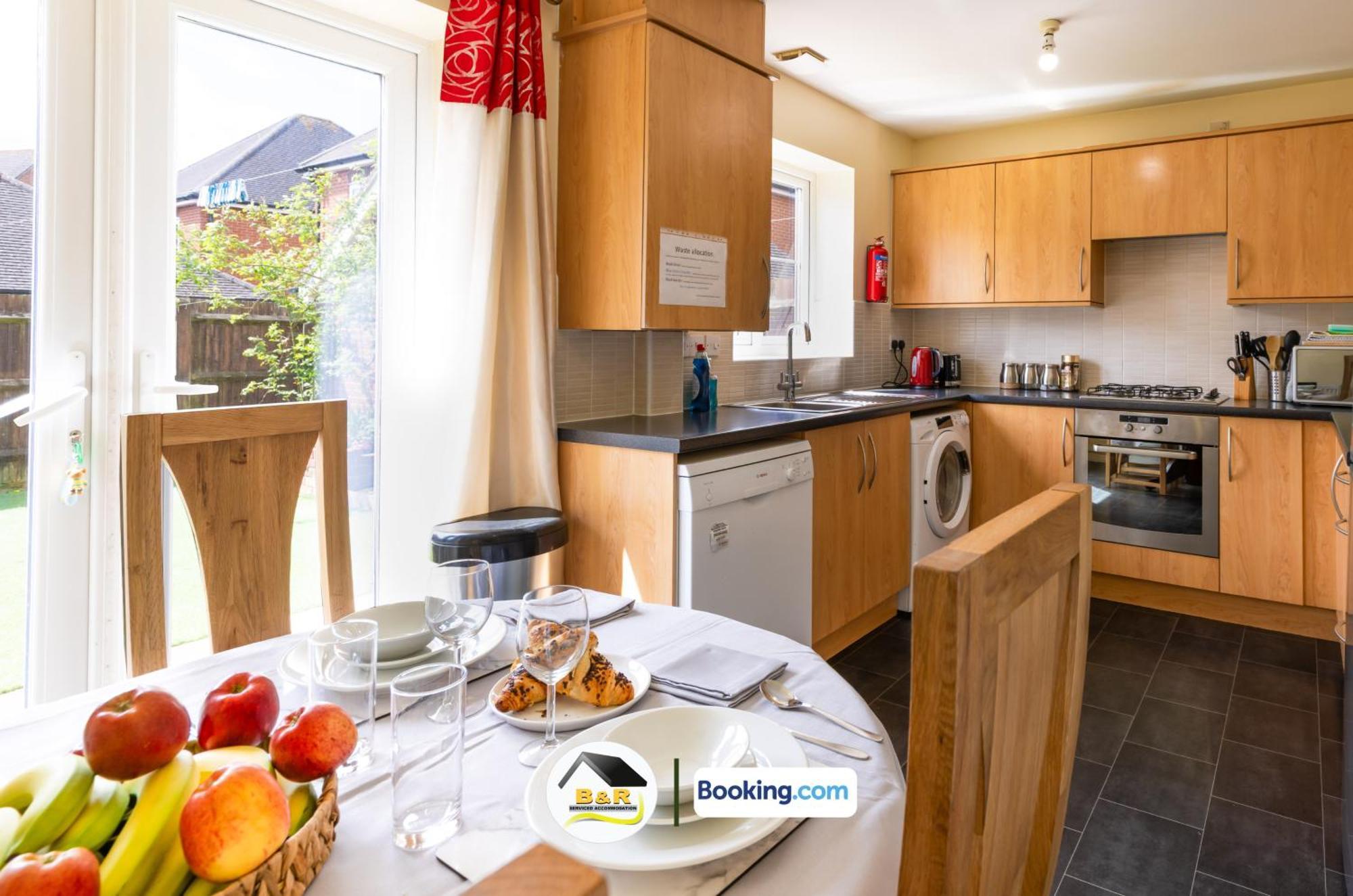 3 Bedroom House By B And R Serviced Accommodation Amesbury With Super Fast Wi-Fi 145Mbps Exterior photo