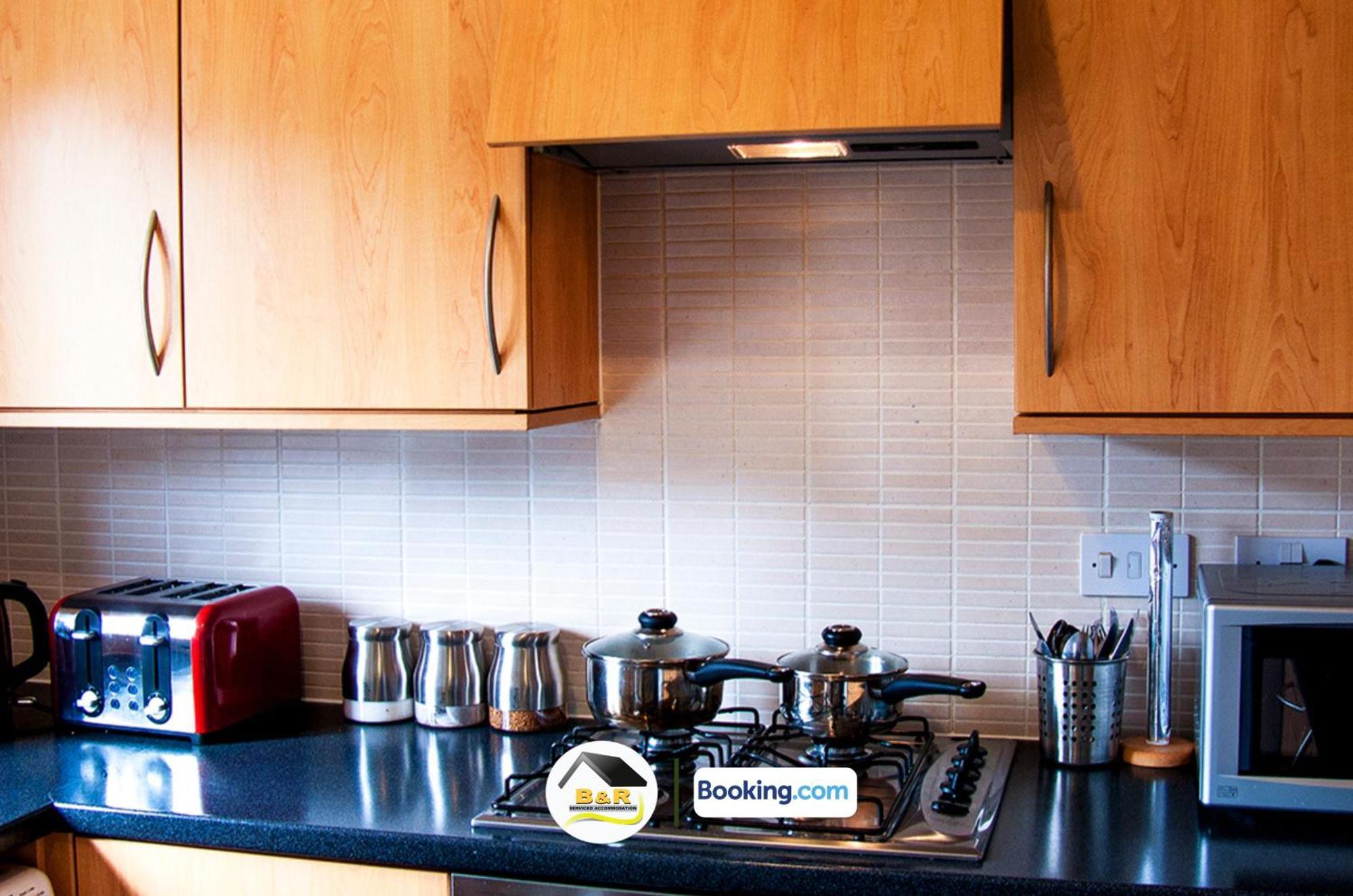 3 Bedroom House By B And R Serviced Accommodation Amesbury With Super Fast Wi-Fi 145Mbps Exterior photo