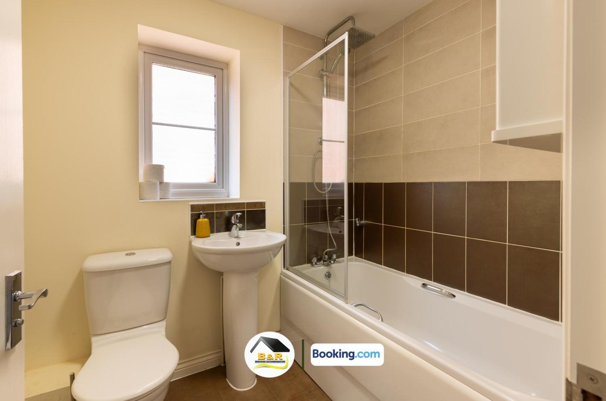 3 Bedroom House By B And R Serviced Accommodation Amesbury With Super Fast Wi-Fi 145Mbps Exterior photo