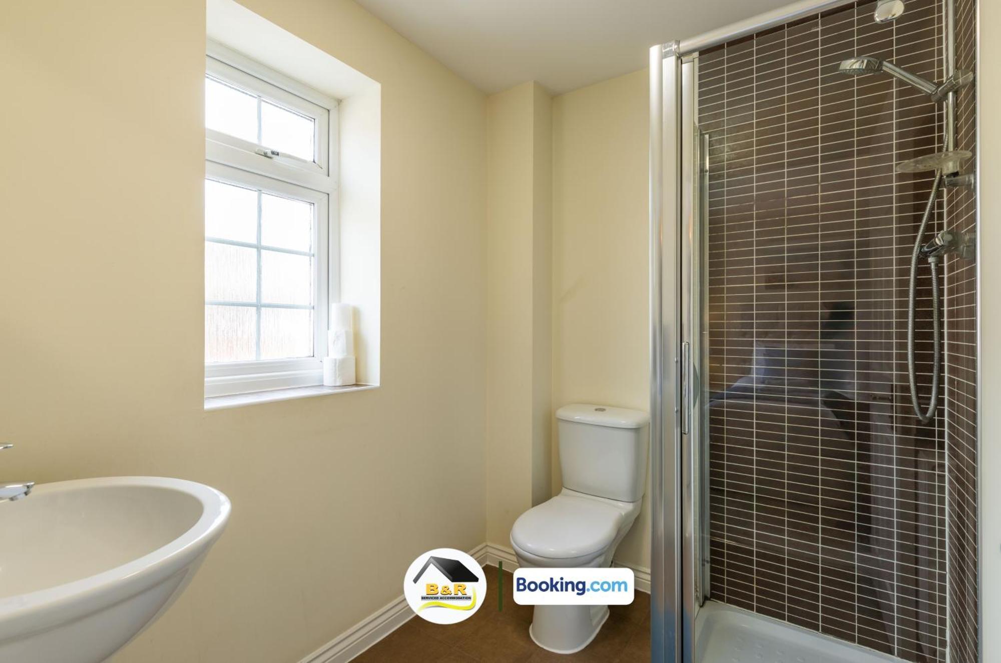 3 Bedroom House By B And R Serviced Accommodation Amesbury With Super Fast Wi-Fi 145Mbps Exterior photo